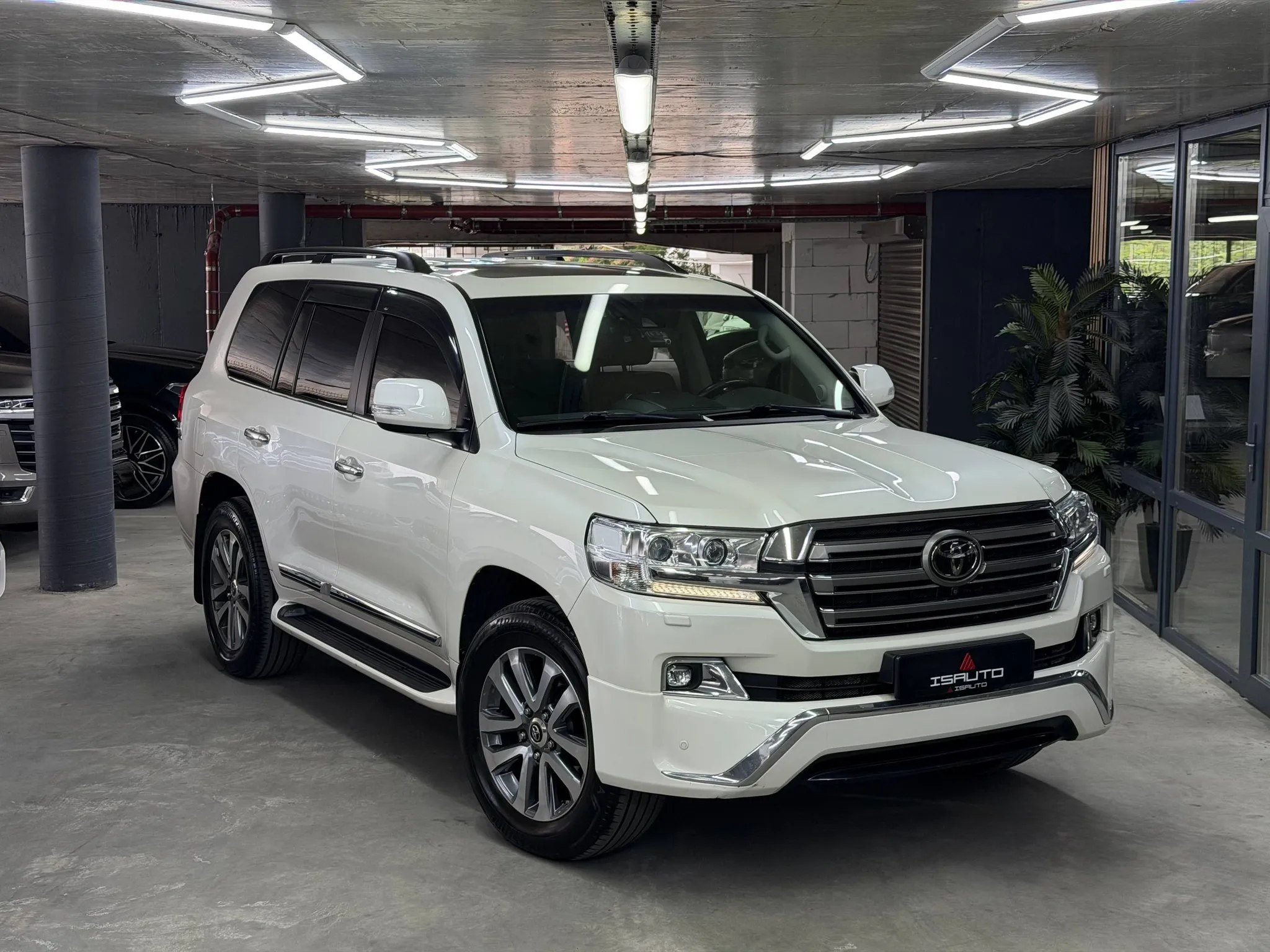 Toyota LandCruiser 200 — фото 1