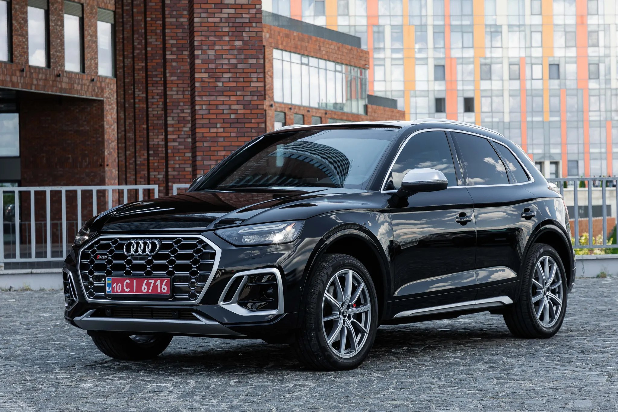 Audi SQ5 Premium Plus — фото 1