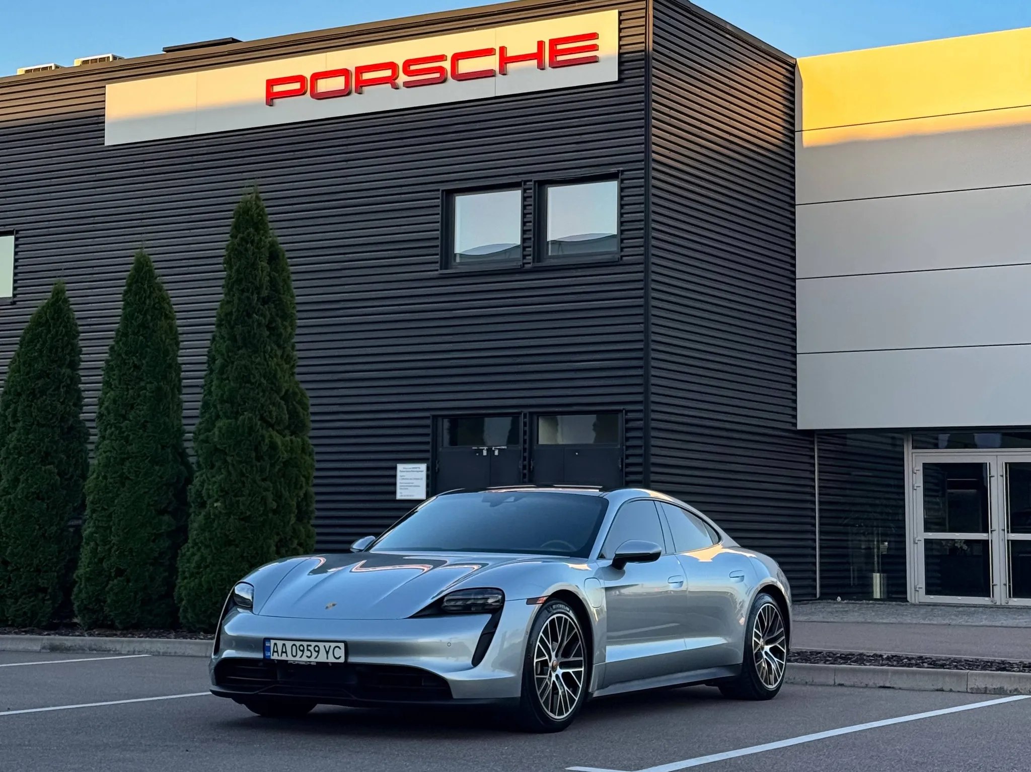 Porsche Taycan Performance Battery Plus — фото 1