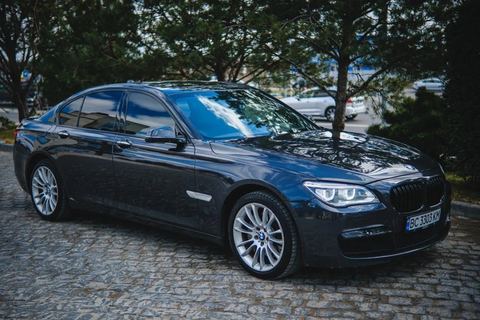 BMW 740i