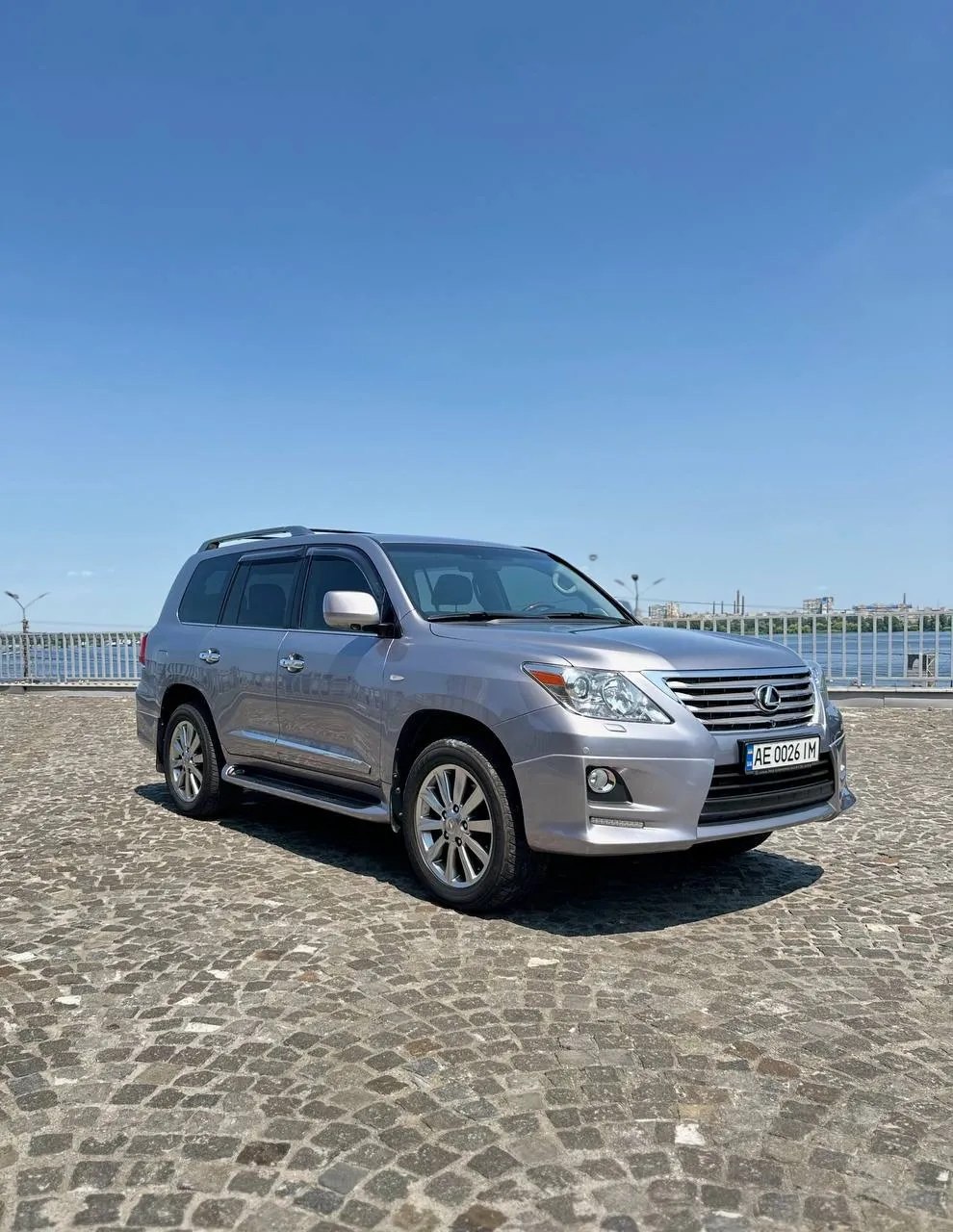 Lexus Lx 570 — фото 1