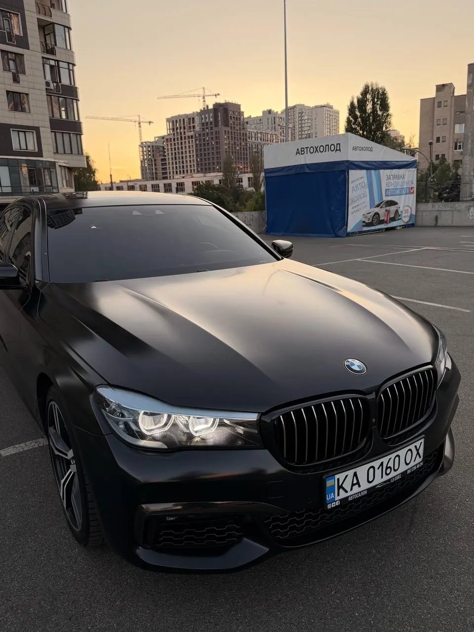 BMW 740i — фото 1