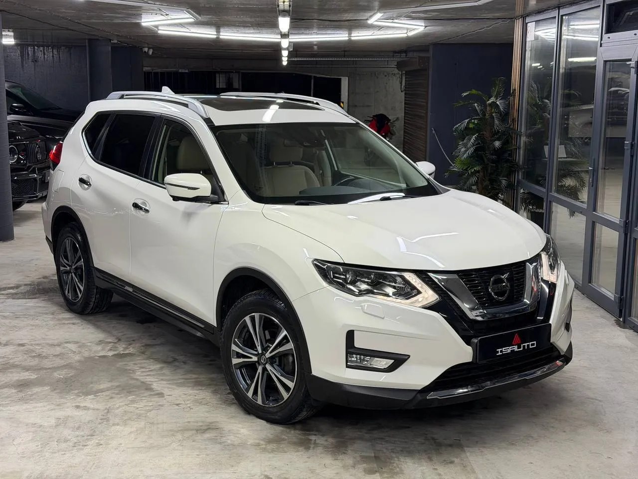 Nissan XTrail — фото 1