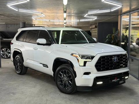 Toyota Sequoia — фото 1