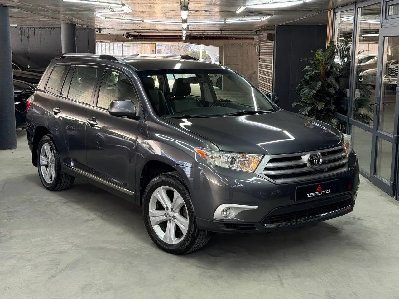 Toyota Highlander — фото 1