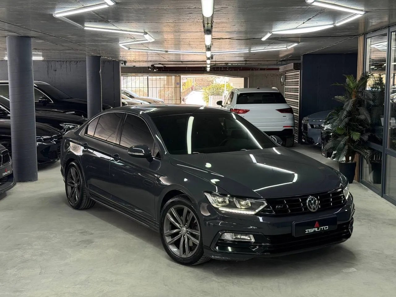 Volkswagen Passat — фото 1