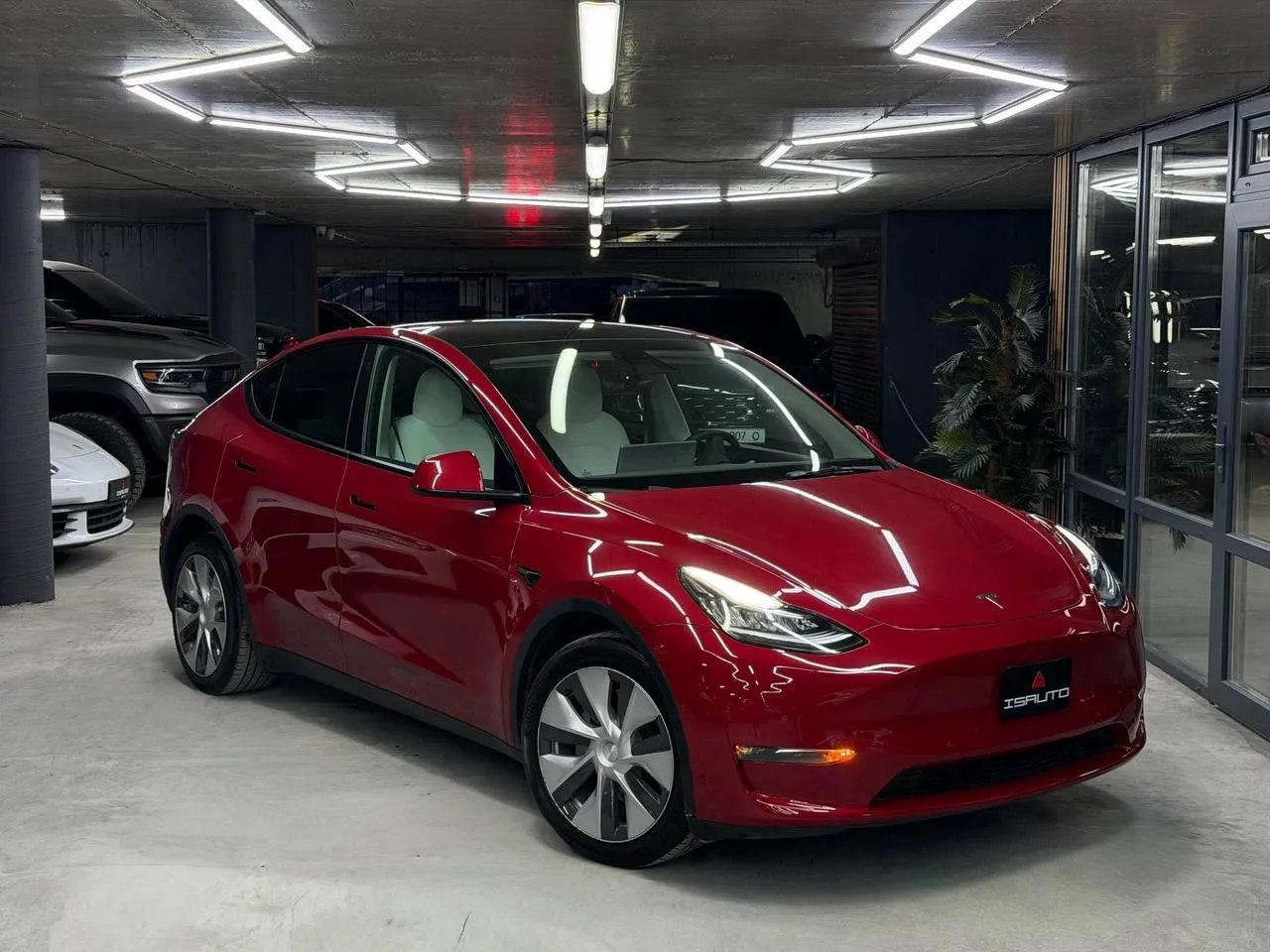 Tesla Model Y — фото 1