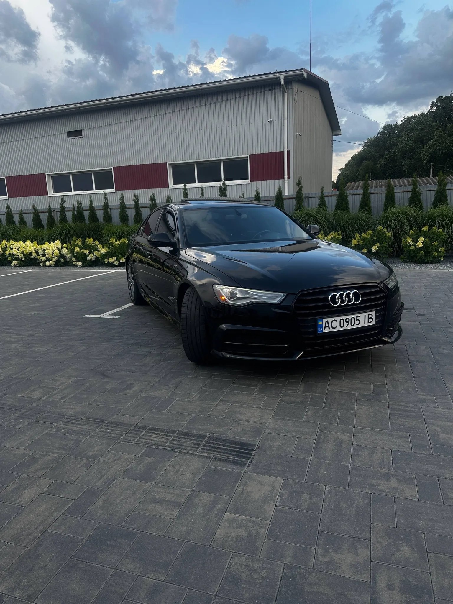 Audi A6 — фото 1