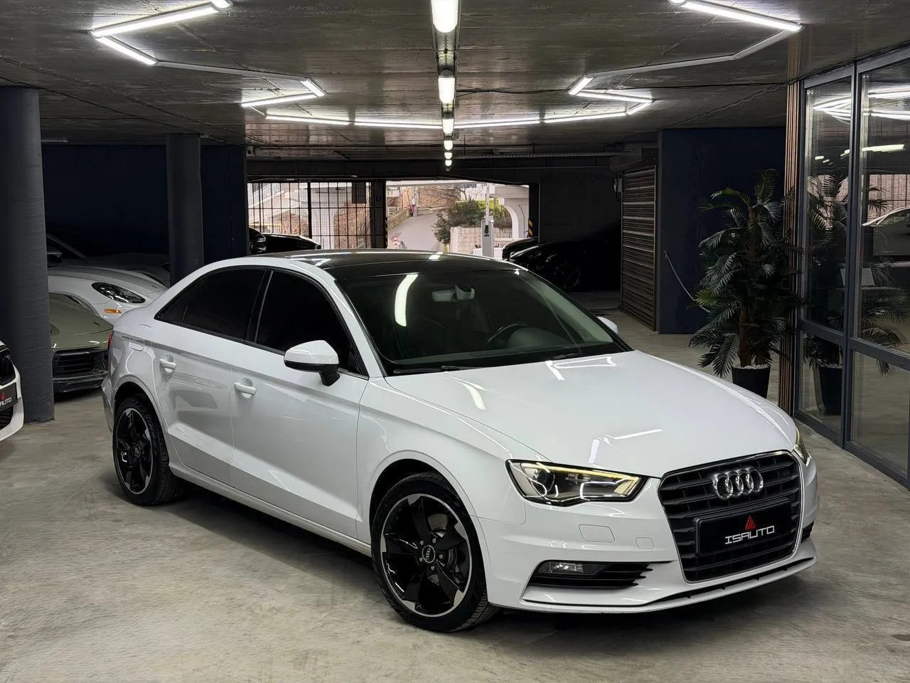 Audi A3 — фото 1