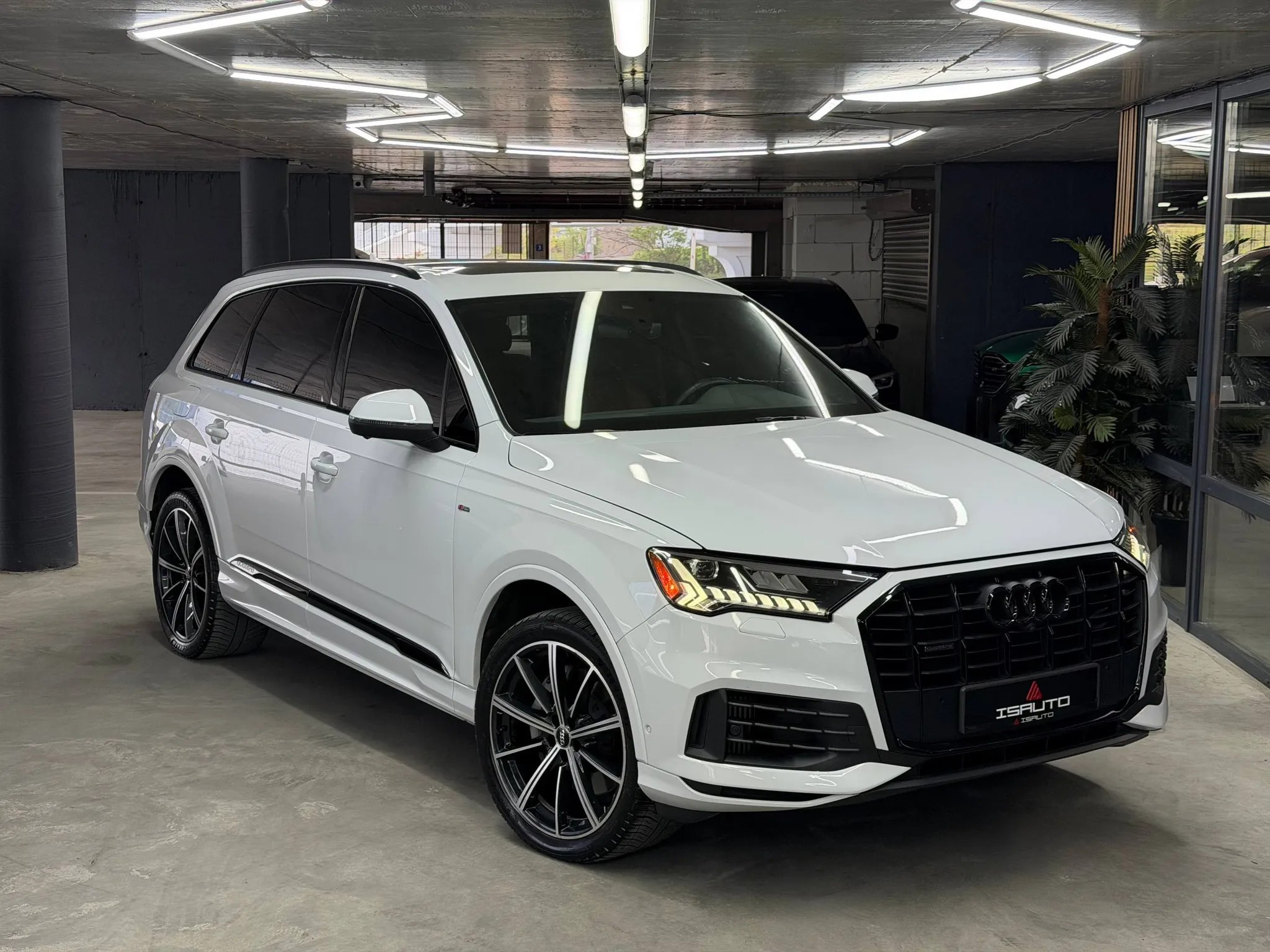 Audi Q7 — фото 1