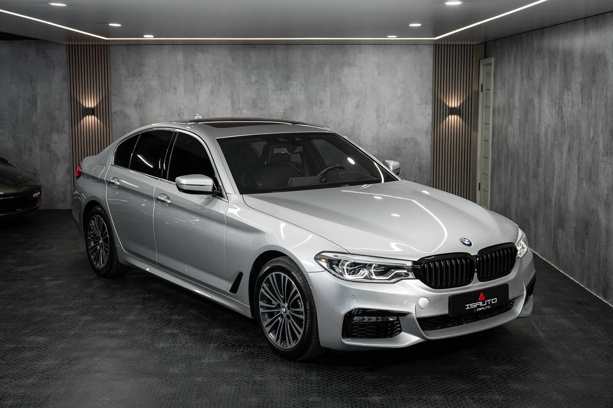 BMW 540i — фото 1