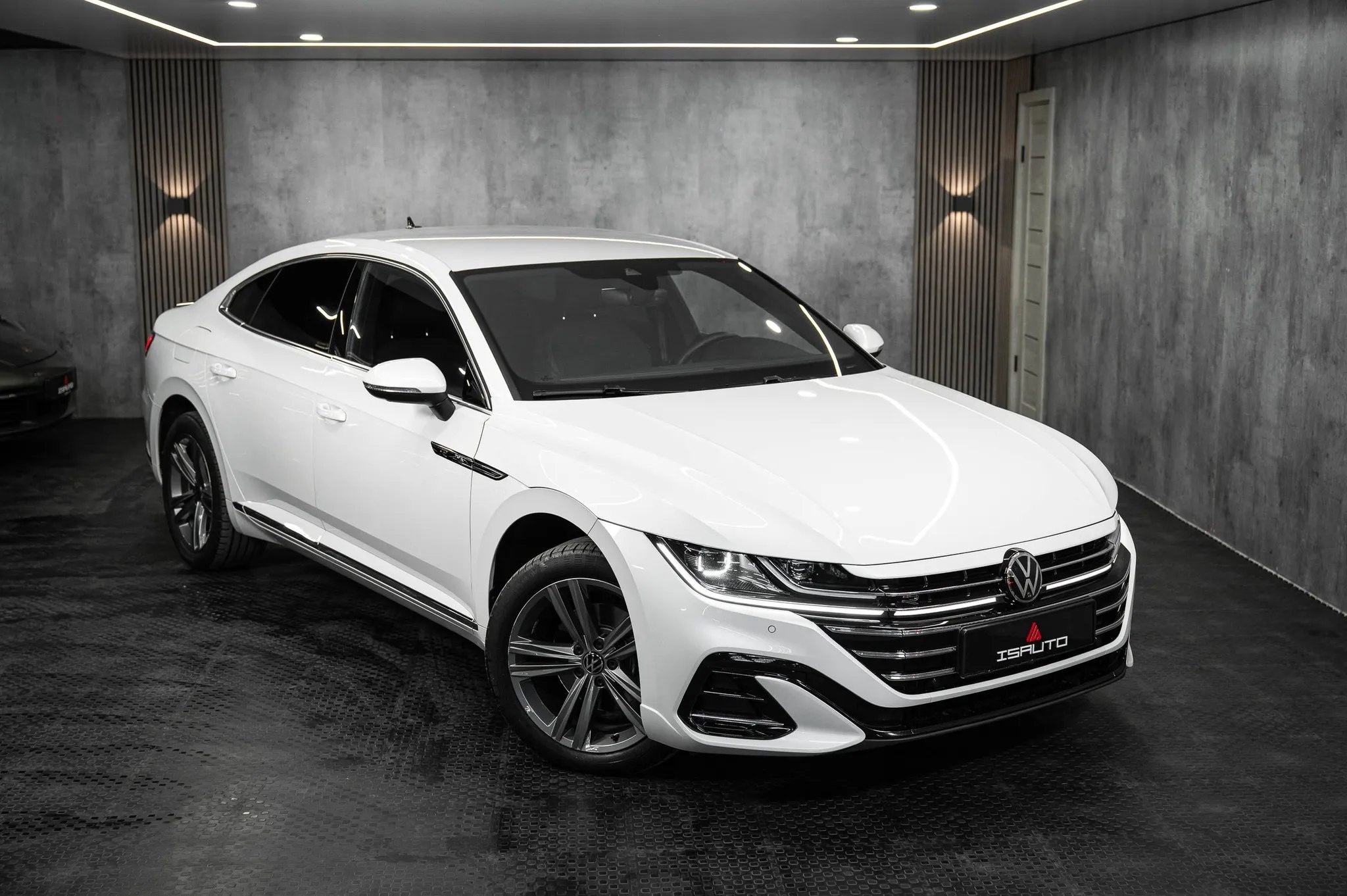 Volkswagen Arteon R-Line — фото 1