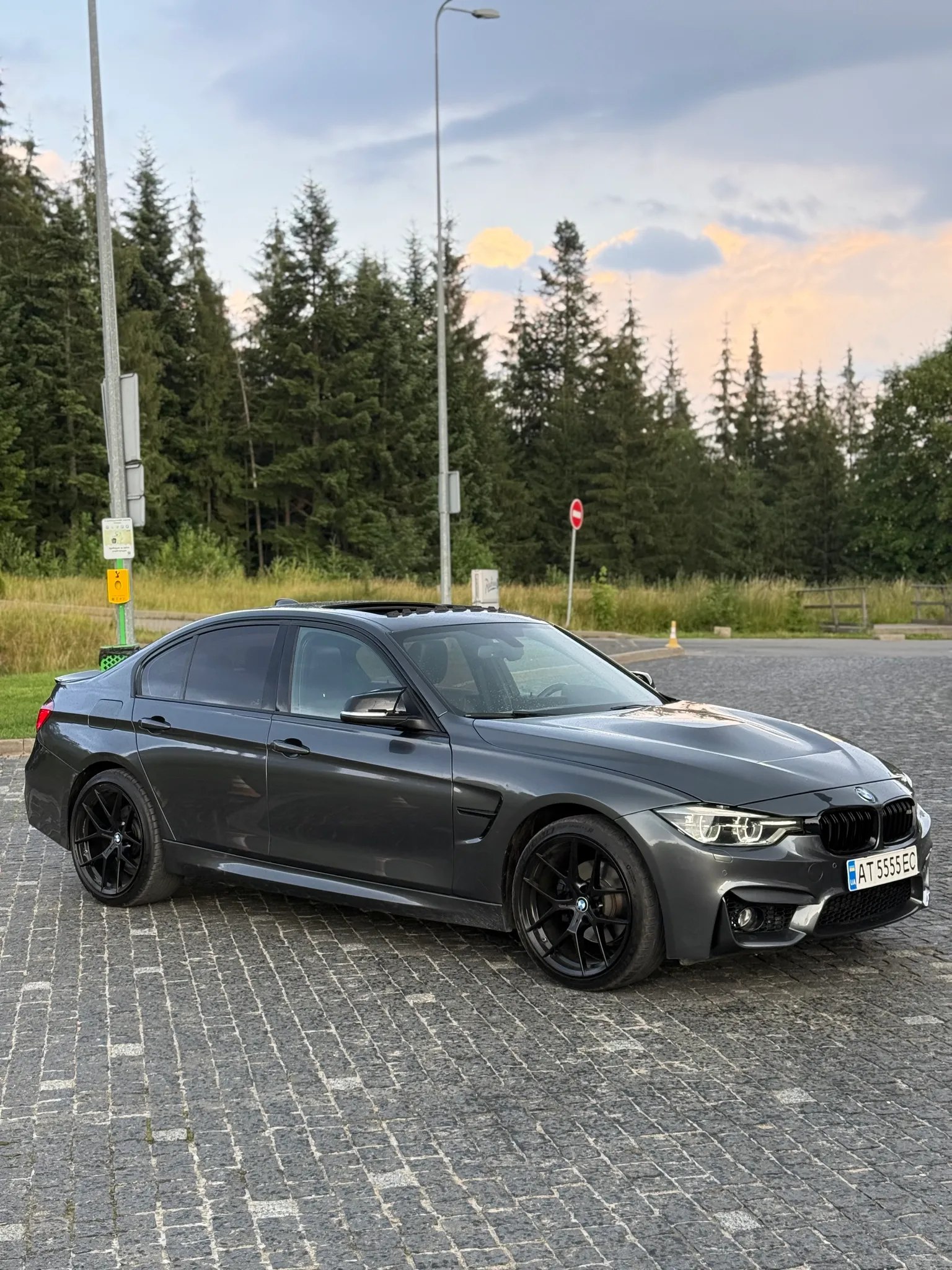 BMW 330i — фото 1