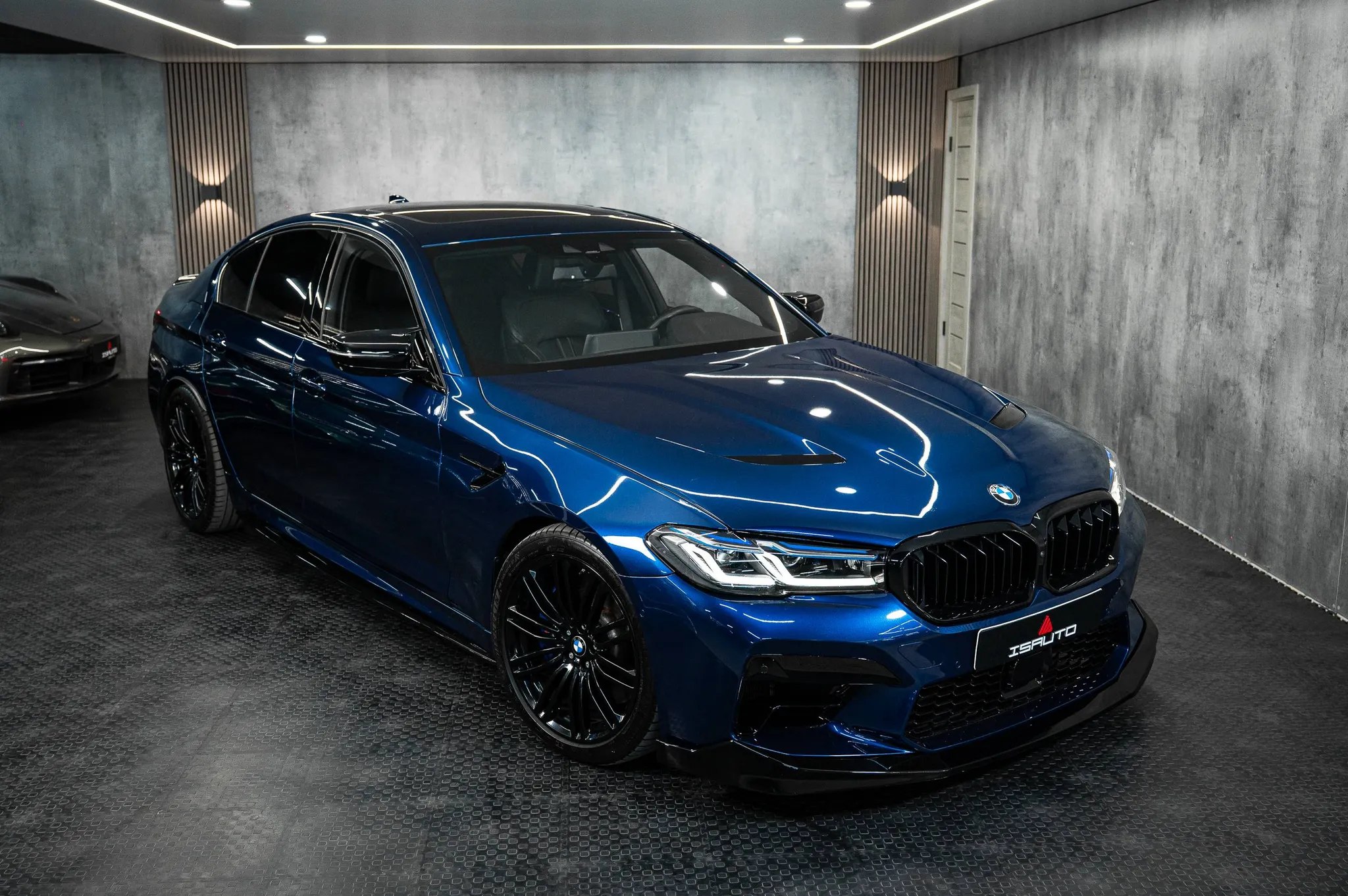 BMW M550I Xdrive — фото 1