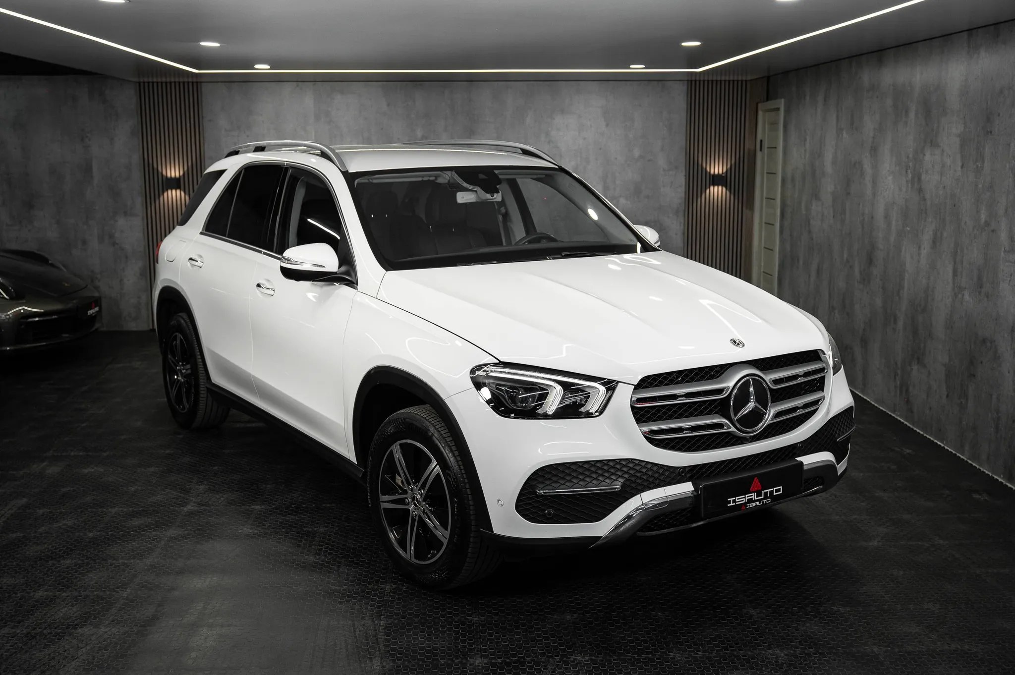 Mercedes-Benz GLE 300d — фото 1