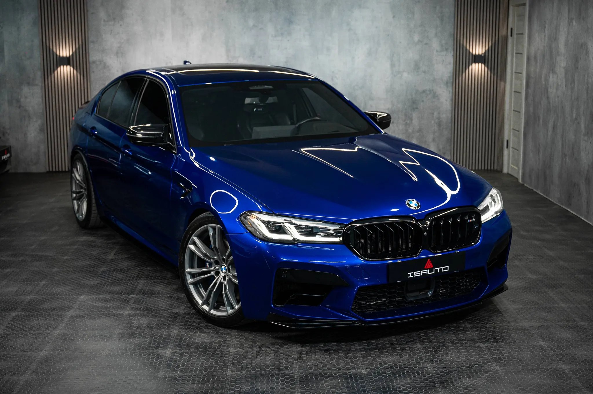 BMW M5 — фото 1