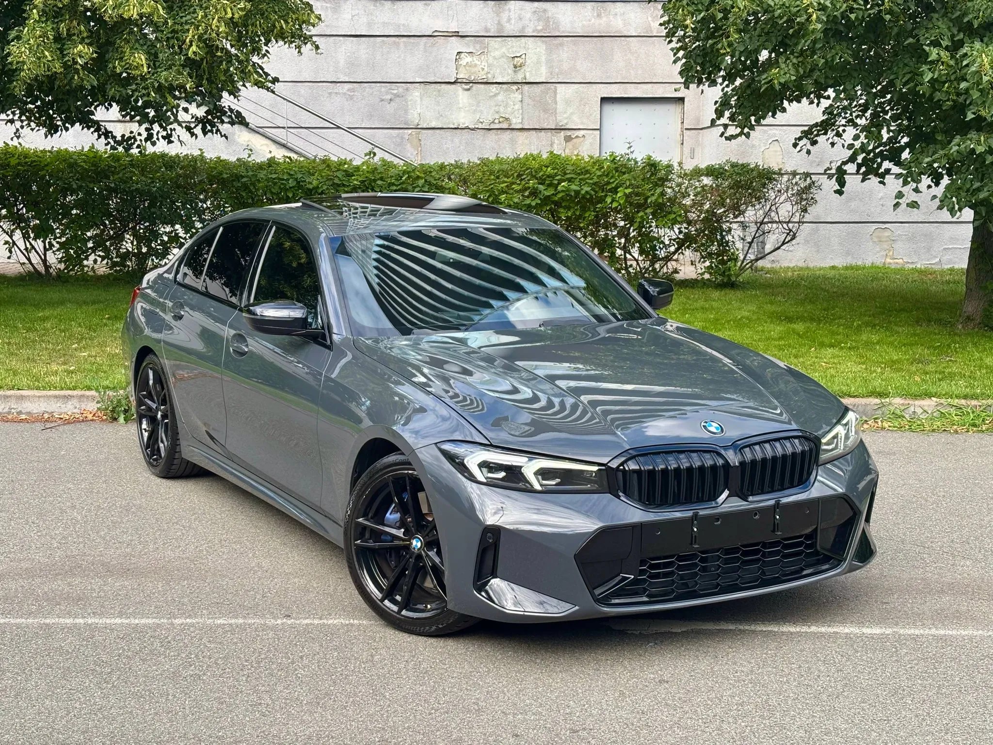 BMW 330i — фото 1
