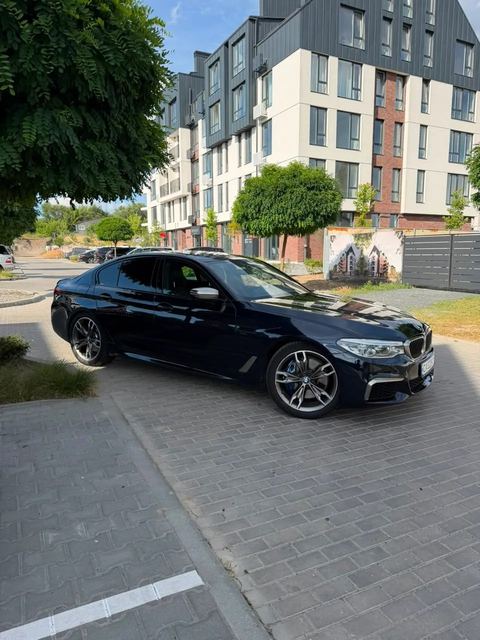 BMW M550i