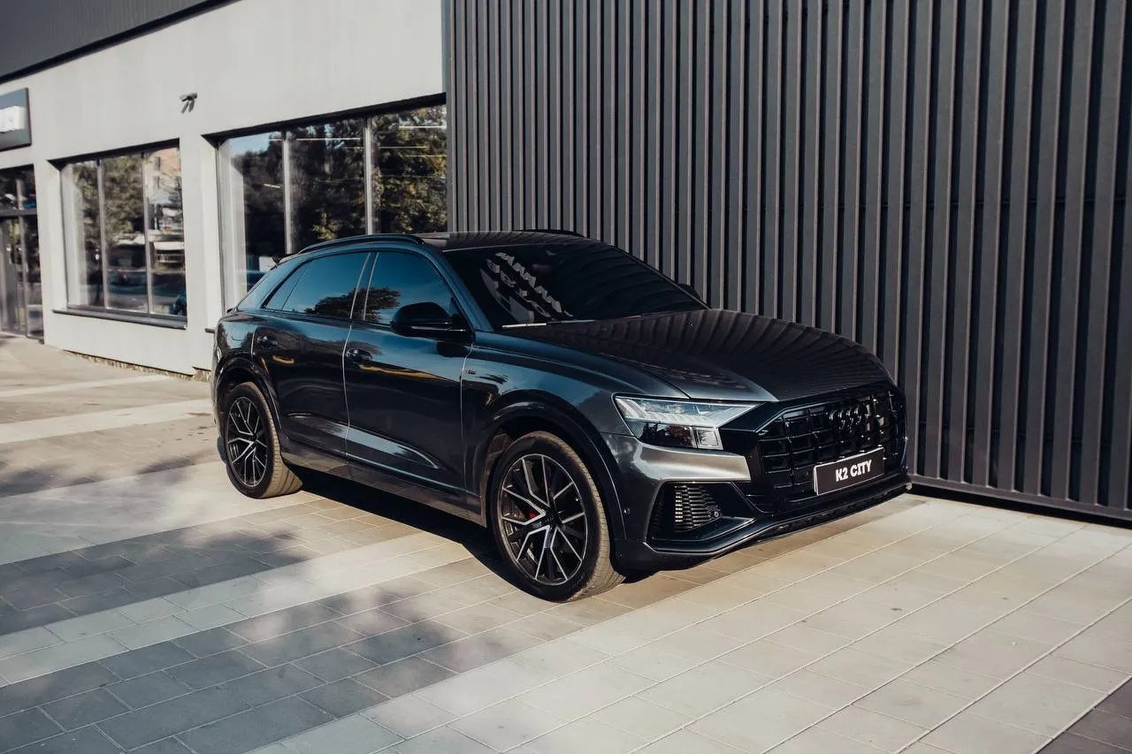 Audi Q8 S-line — фото 1