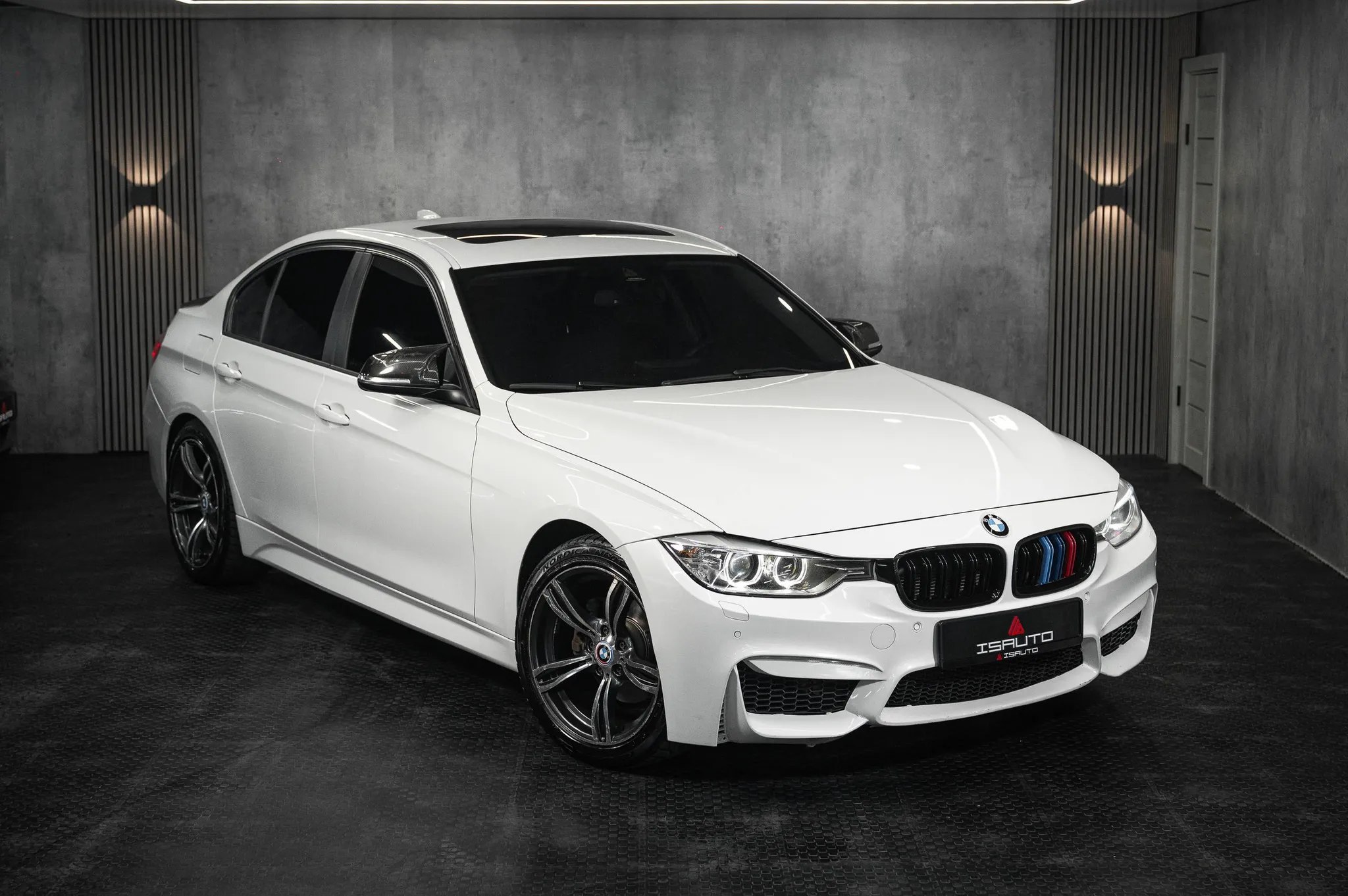 BMW 320d — фото 1