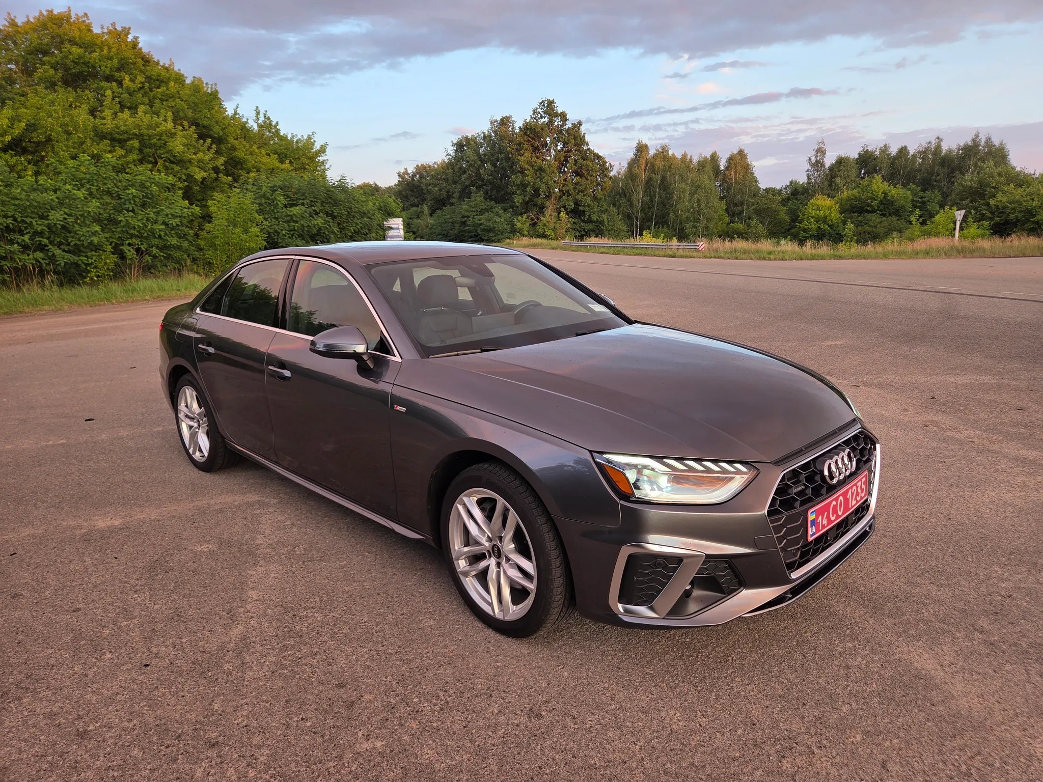 Audi A4 — фото 1