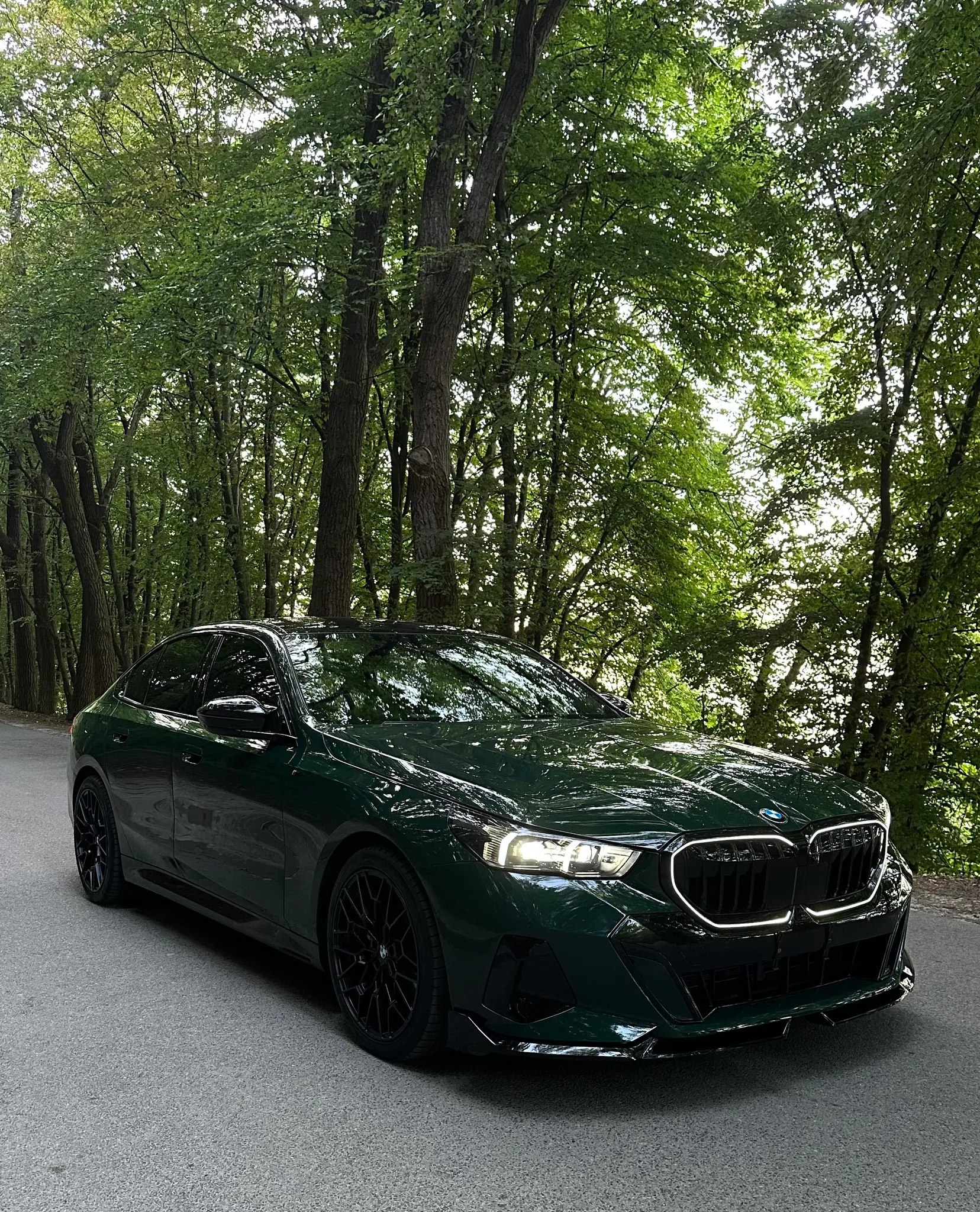 BMW 540i — фото 1
