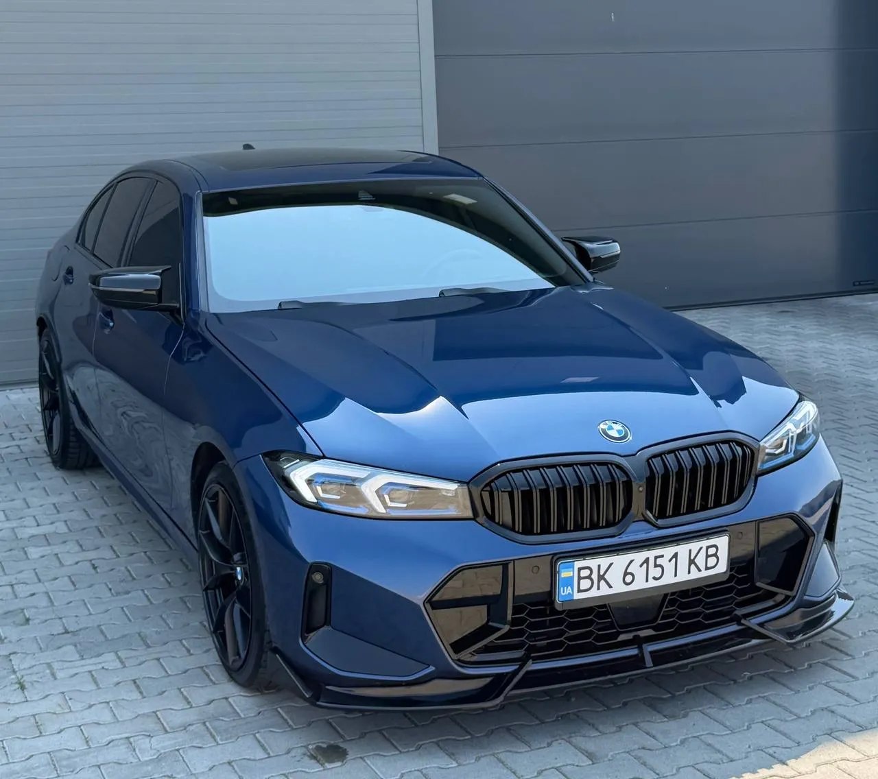 BMW 330i — фото 1