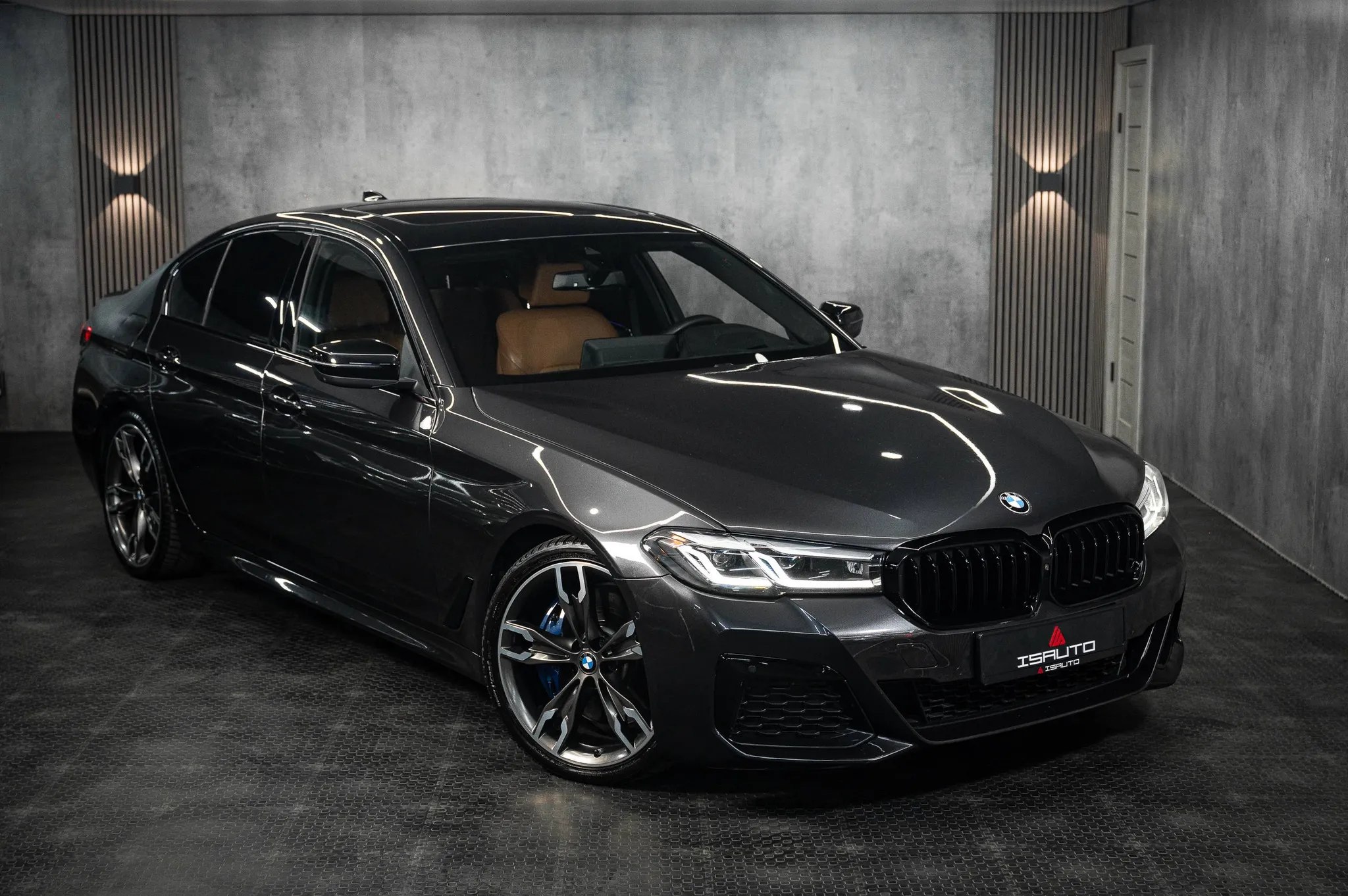 BMW 5Series M550i — фото 1