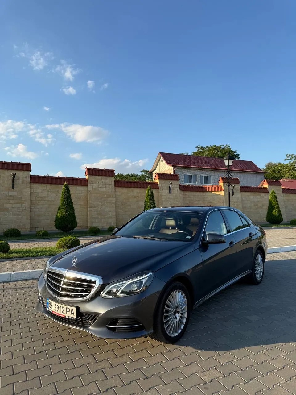 Mercedes-Benz EClass E220d — фото 1