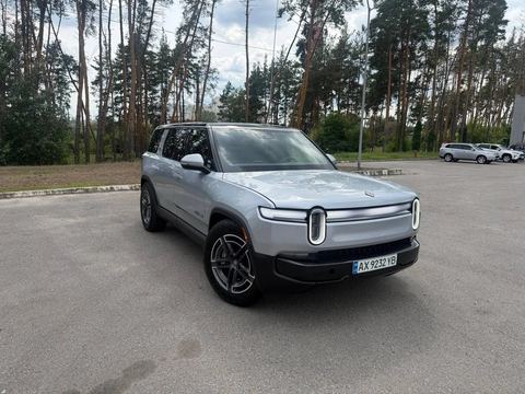 Rivian R1S