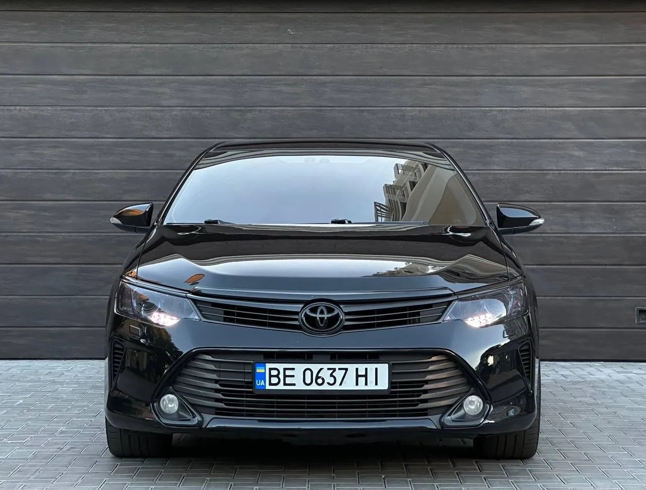 Toyota Camry — фото 1