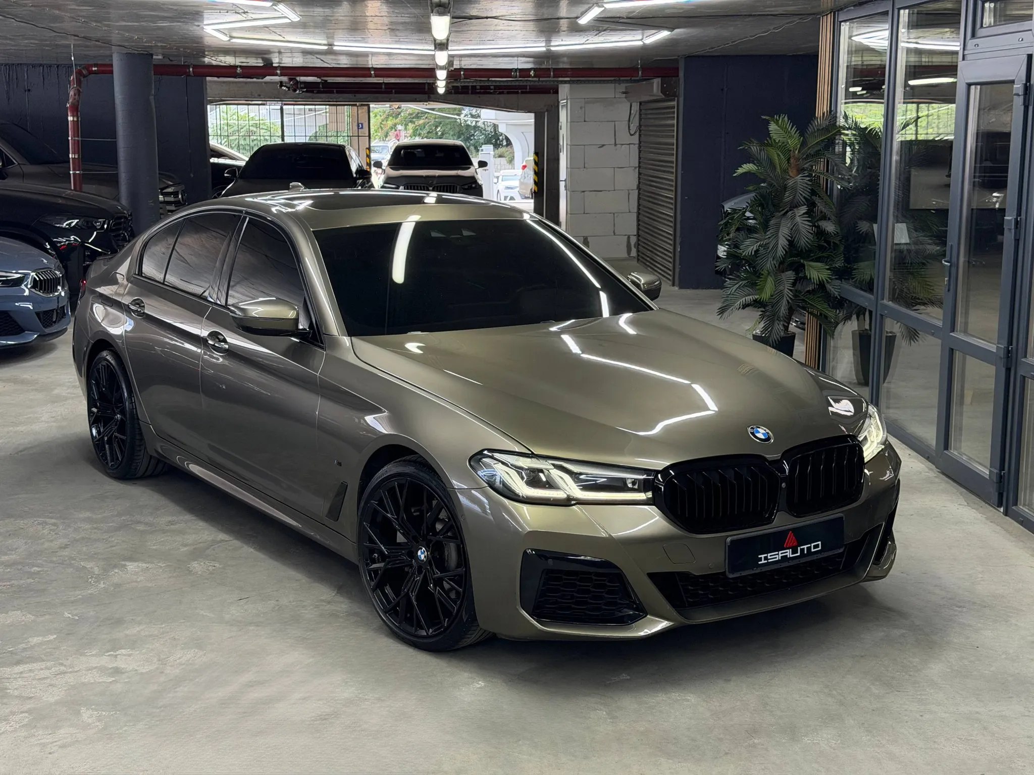 BMW 540i — фото 1
