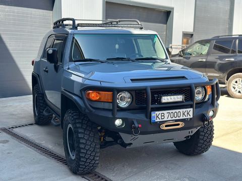 Toyota FJ Cruiser — фото 1