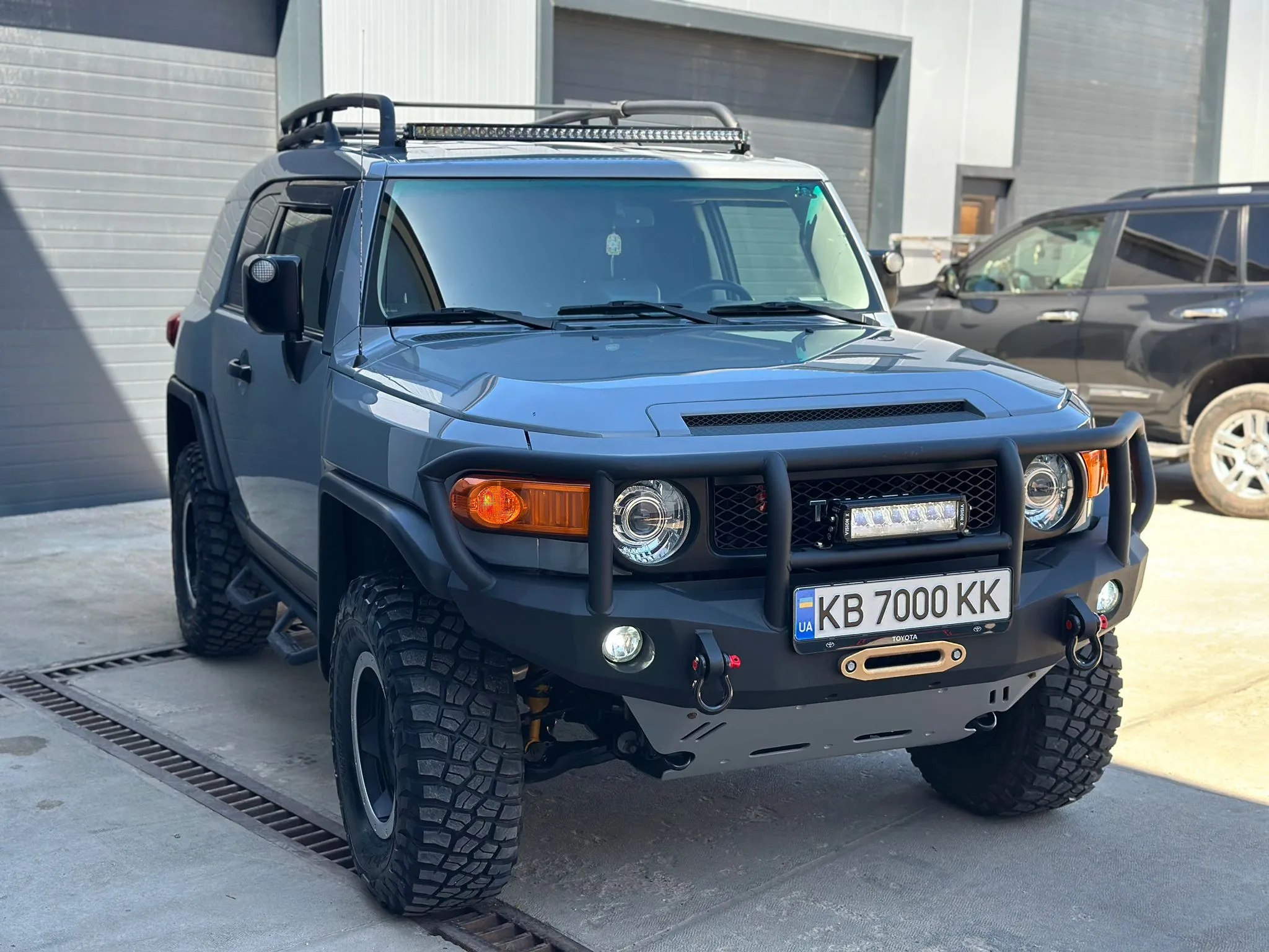 Toyota FJ Cruiser — фото 1