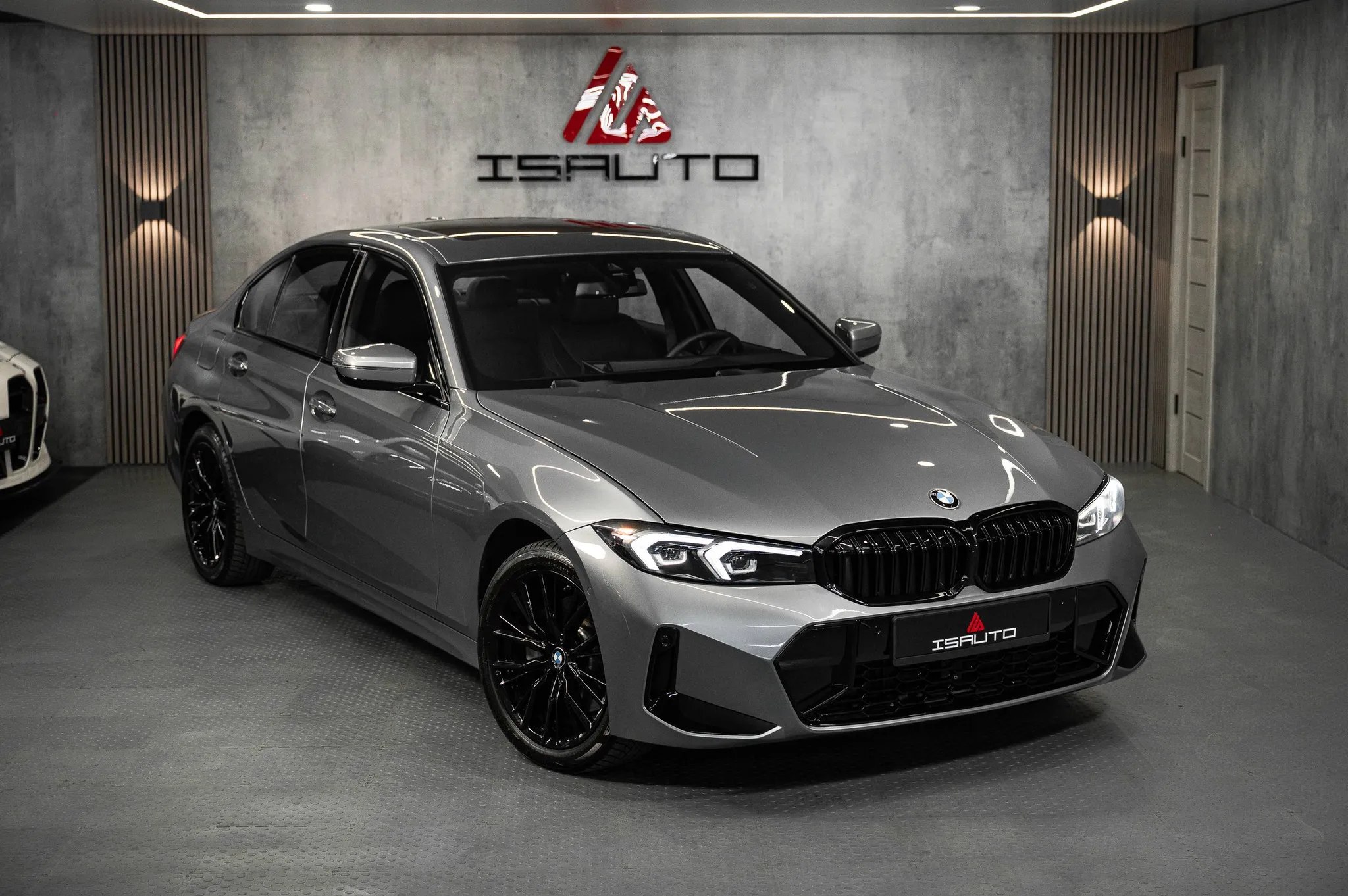 BMW 330i — фото 1