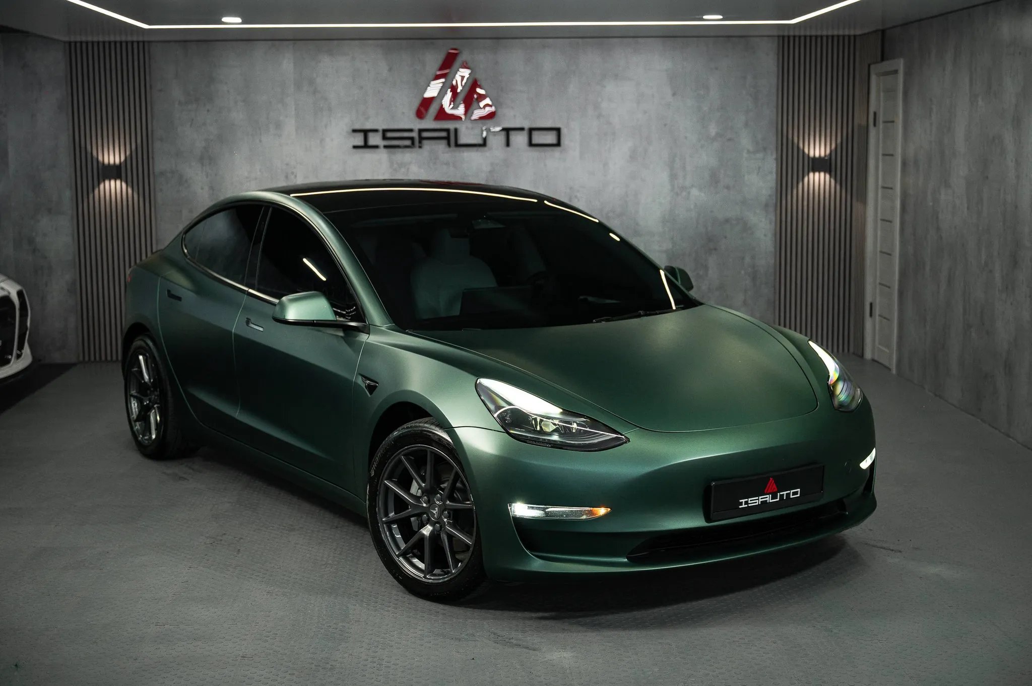 Tesla Model 3 — фото 1