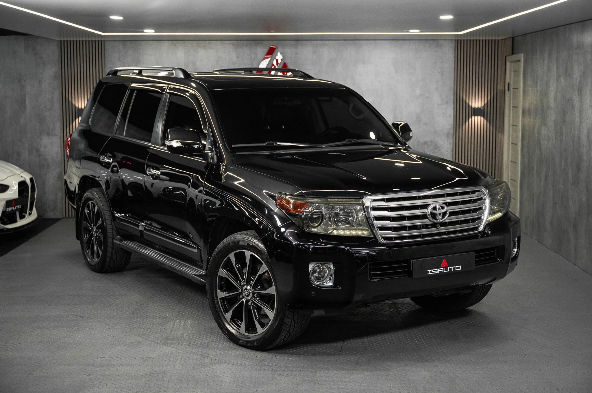 Toyota Land Cruiser 200 — фото 1