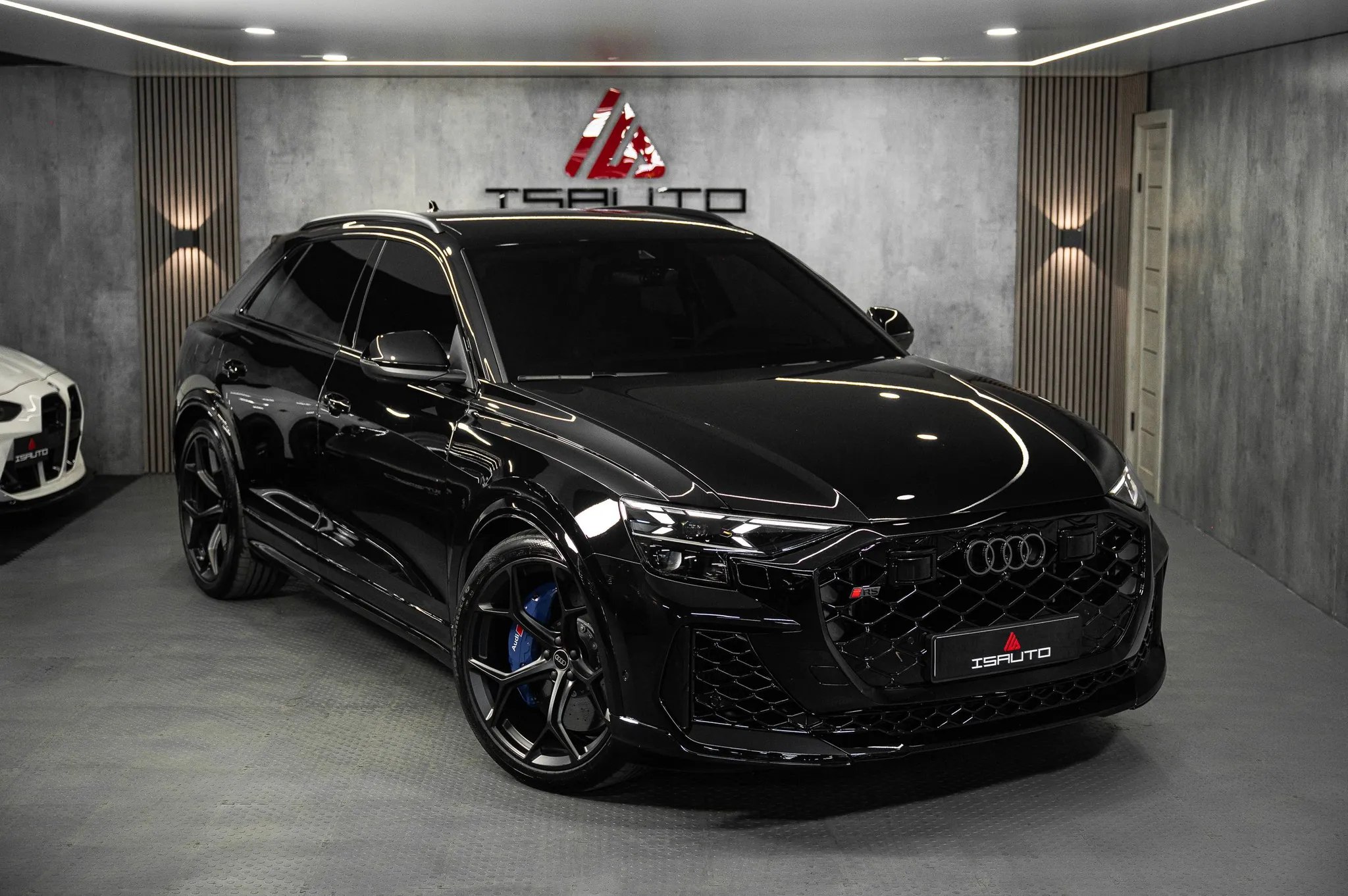 Audi RSQ8 — фото 1