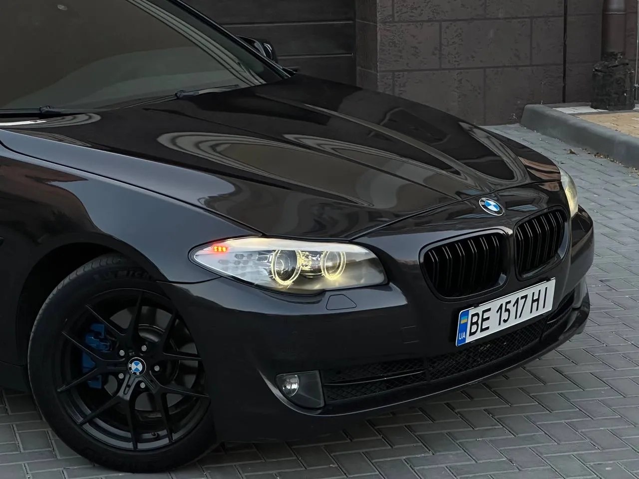 BMW 528i — фото 1