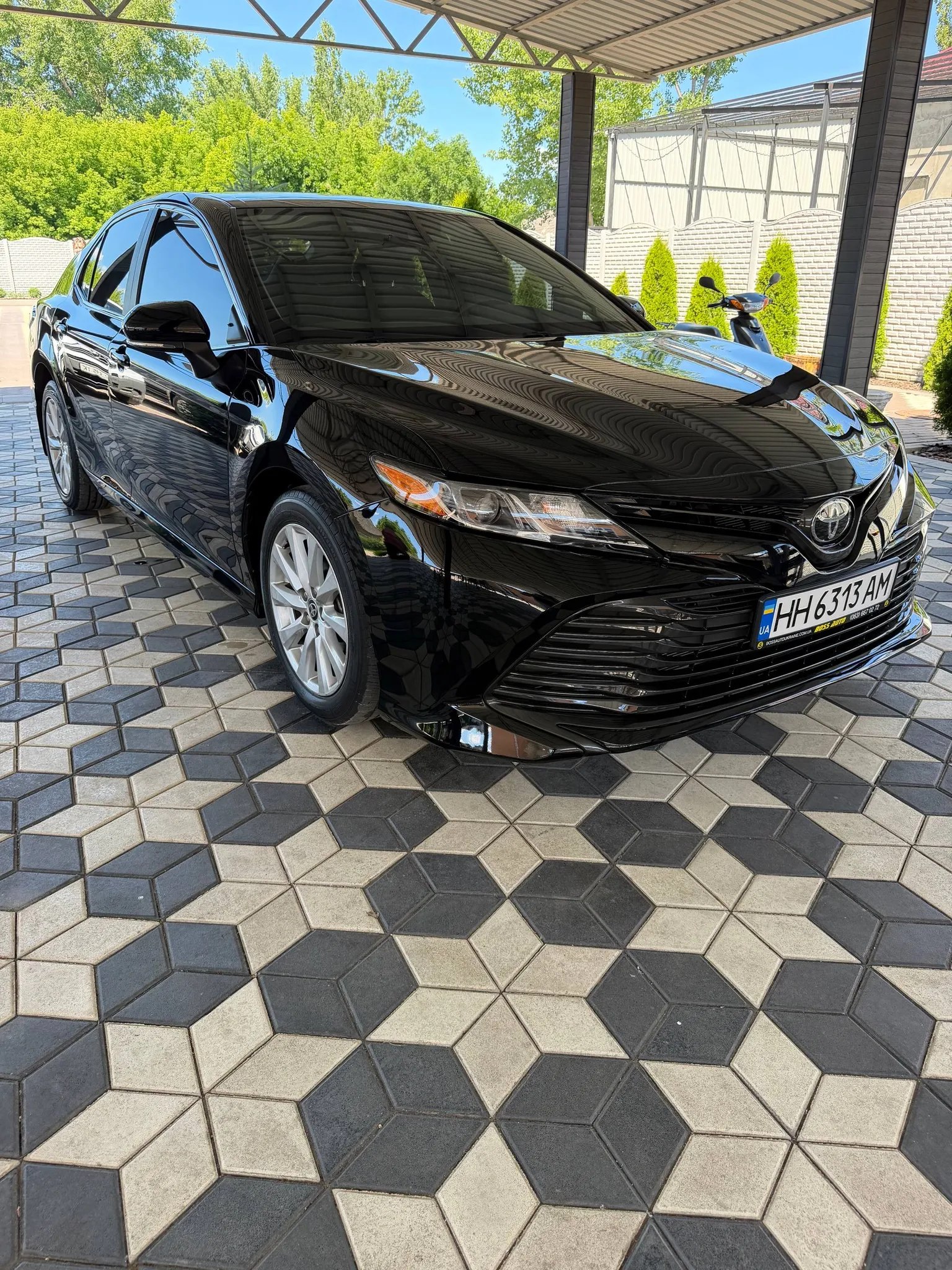Toyota Camry — фото 1