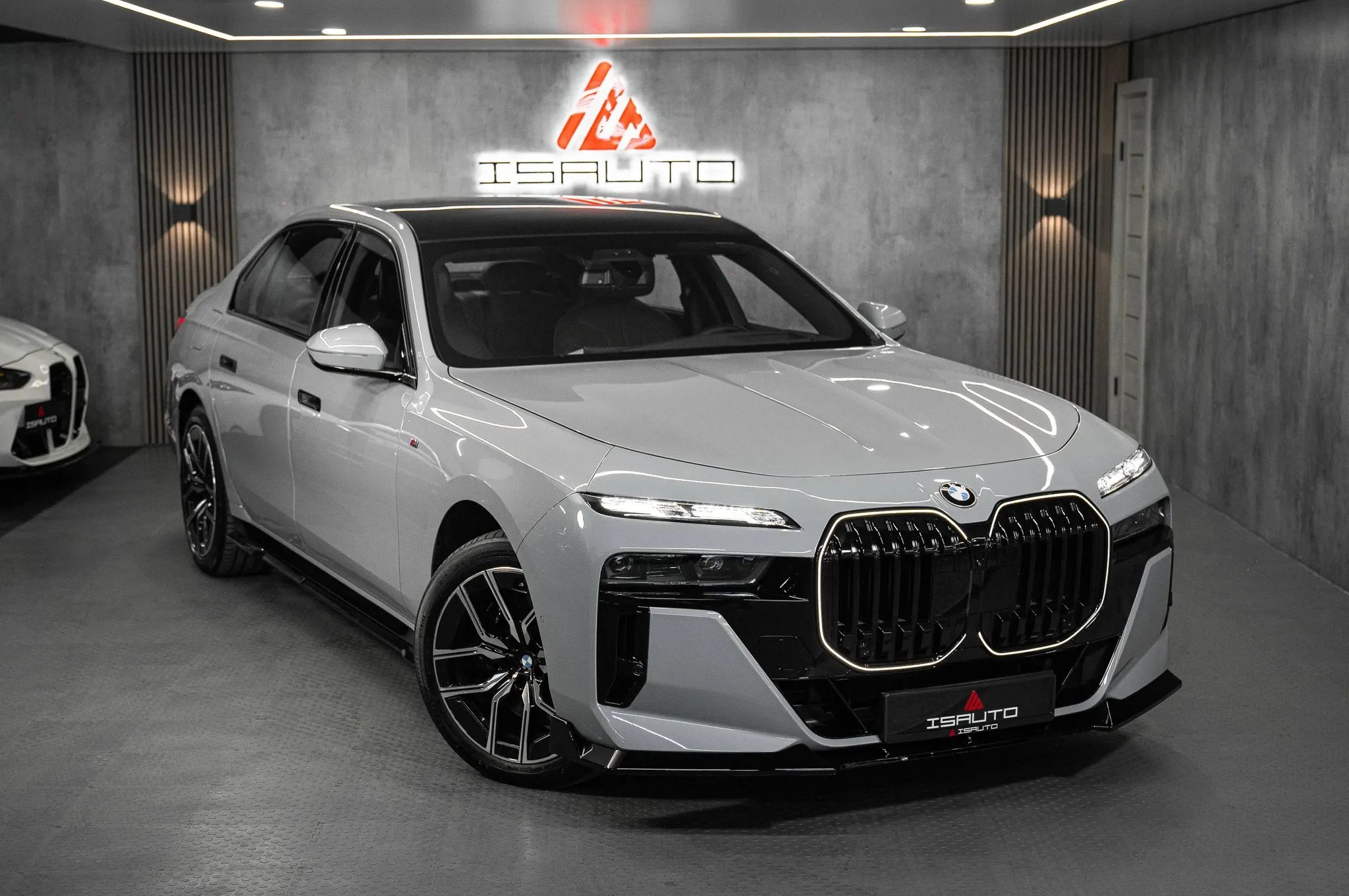 BMW 740i — фото 1