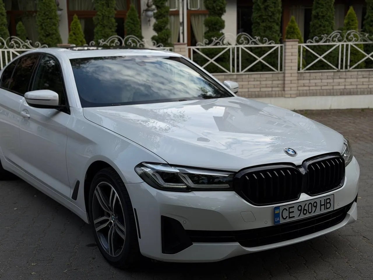 BMW 530i — фото 1