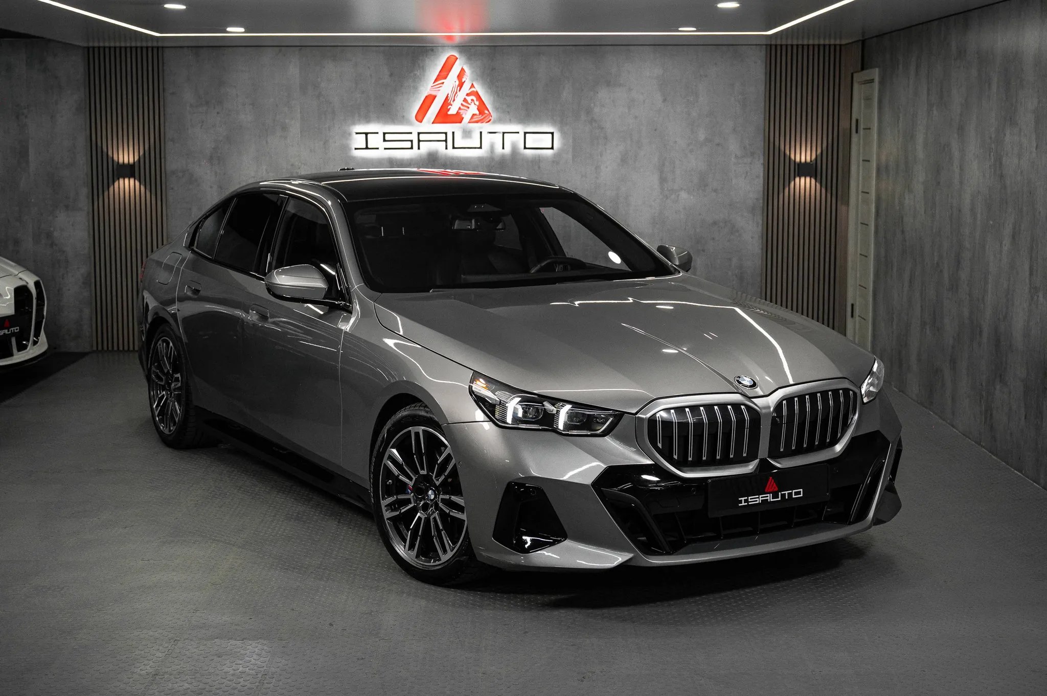 BMW 530i — фото 1
