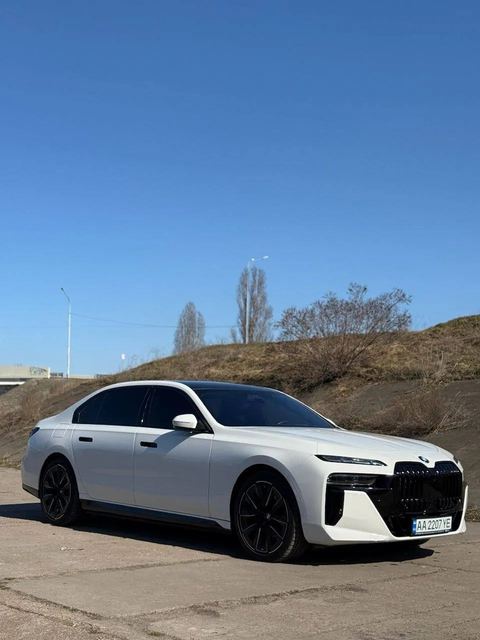 BMW i7