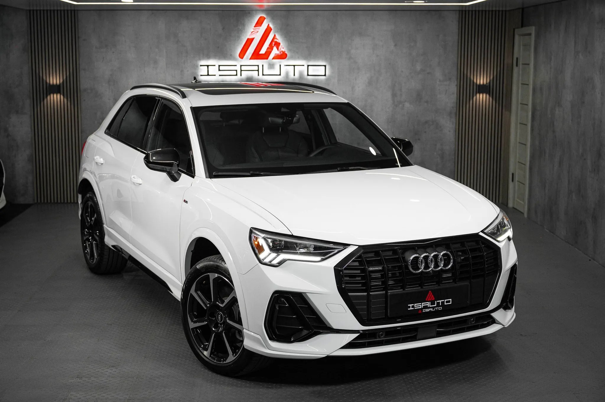 Audi Q3 — фото 1