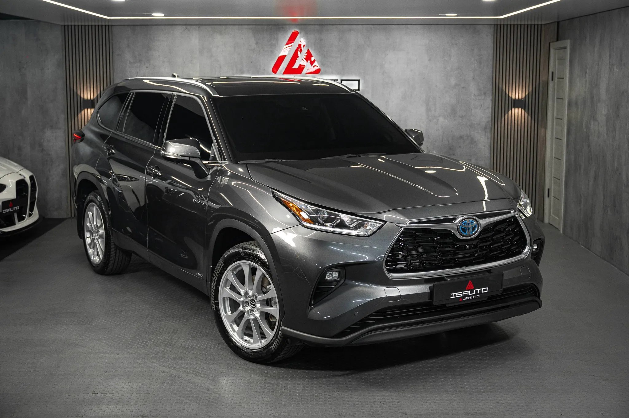 Toyota Highlander — фото 1