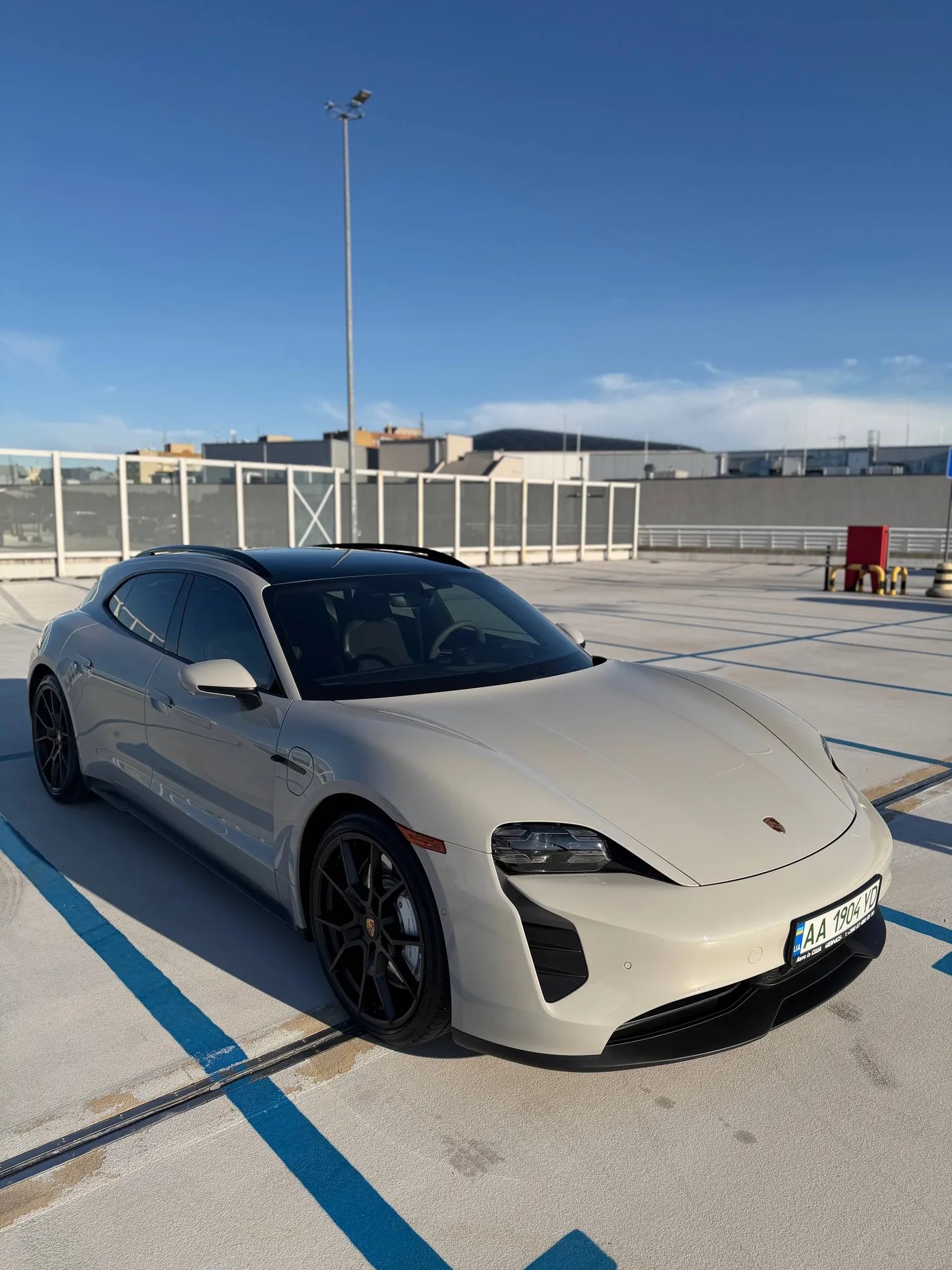 Porsche Taycan Cross Turismo GTS — фото 1