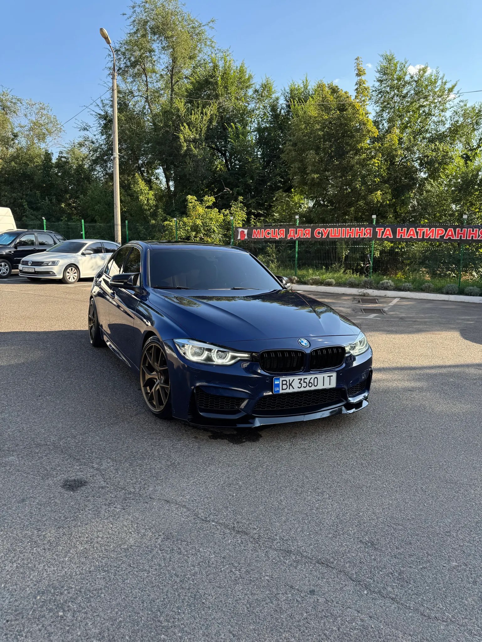 BMW 330i — фото 1