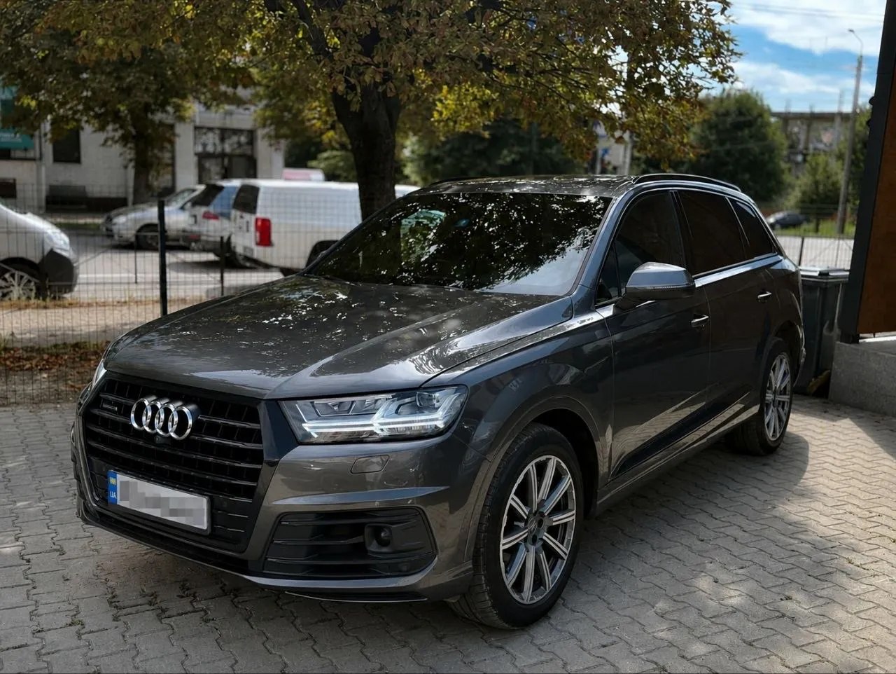 Audi Q7 — фото 1