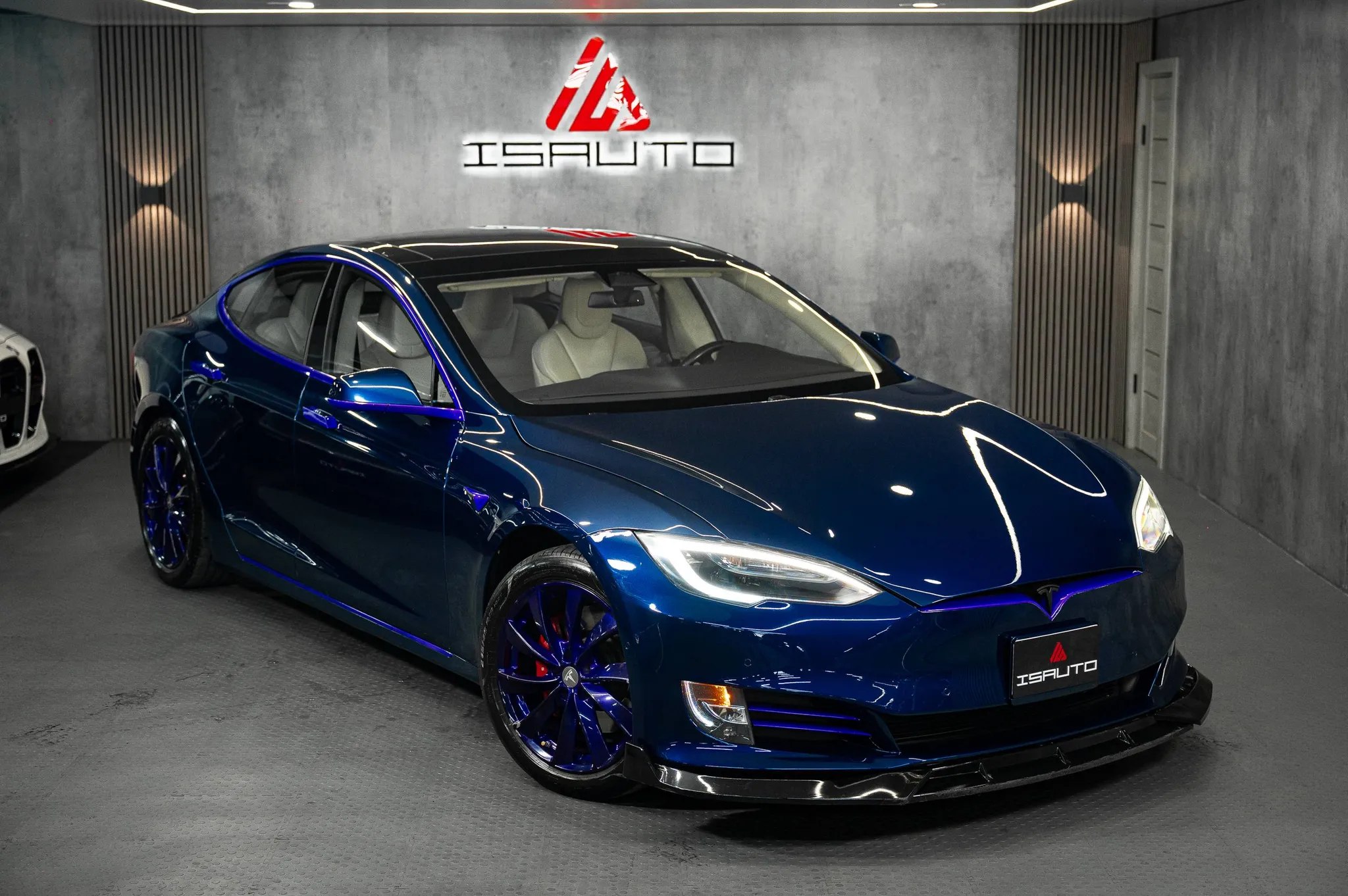 Tesla Model S — фото 1